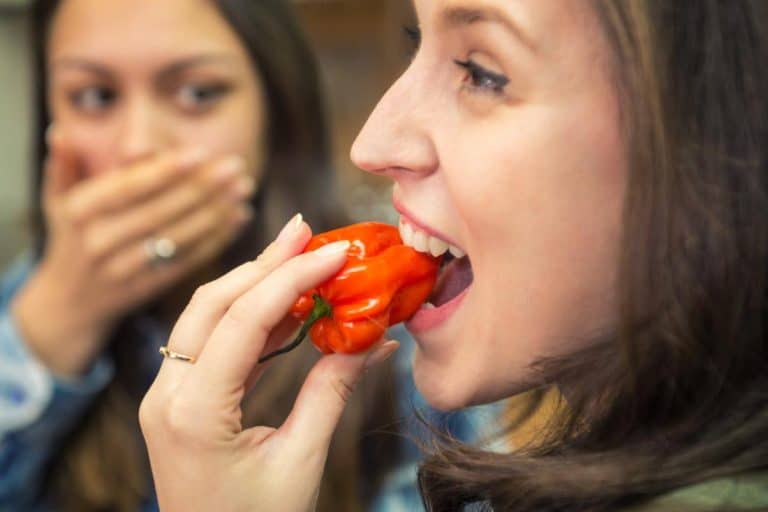 does spicy food kill gut bacteria?